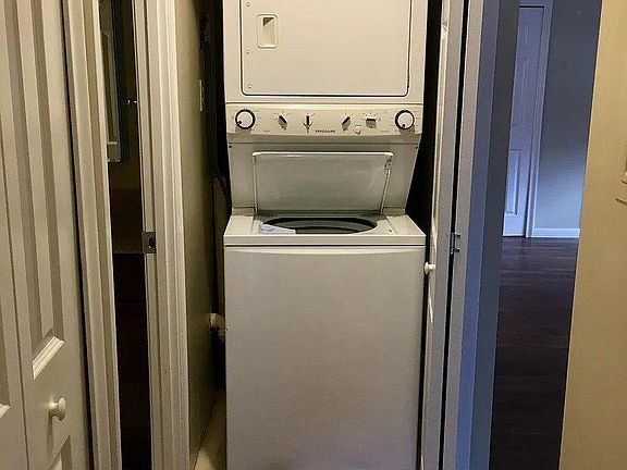 4th image of 1309 Twin Circle Dr Unit 1309