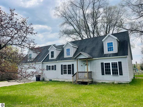 204 E Forrest Home Ave, Bellaire, MI 49615