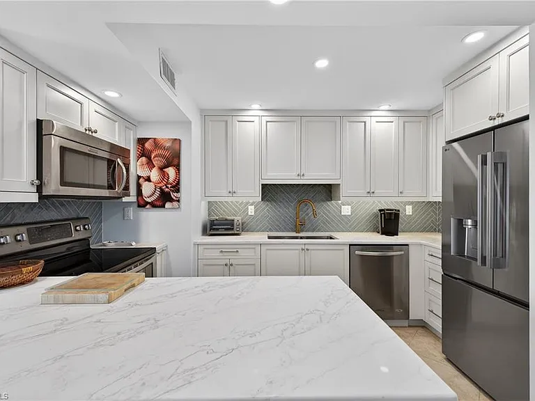 3443 Gulf Shore Blvd N #809 — Photo 13
