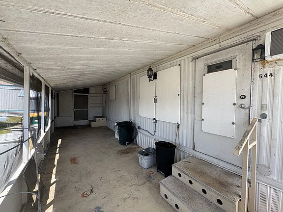 4th image of 544 Dover Rd