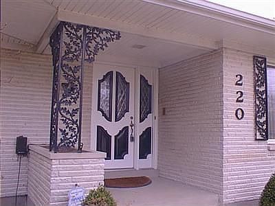 1st image of 220 Lakeview Dr