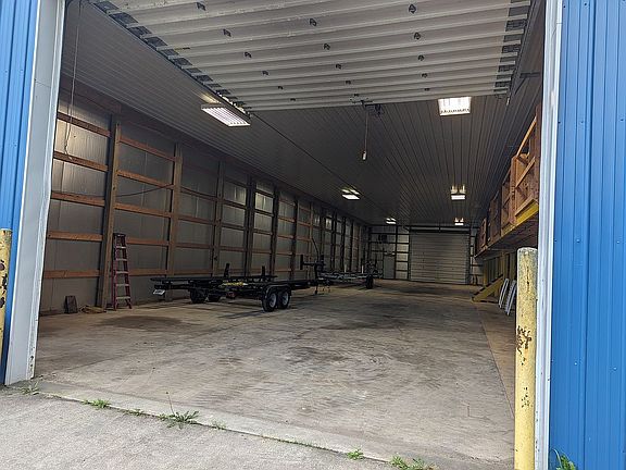 4th image of 1240 E Houghton Lake Rd
