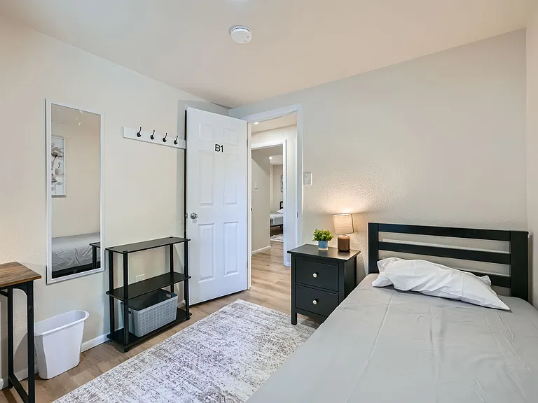 3813 Somerset Dr #B1 — Photo 1