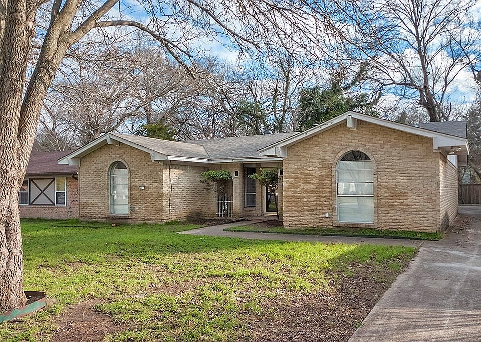 1st image of 374 W Lakeview Cir