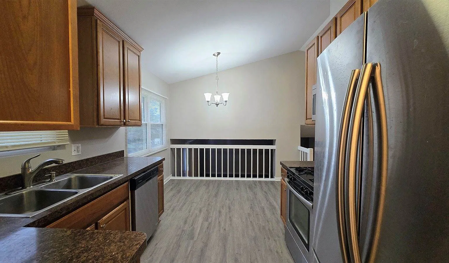 3 bed, 1.5 bath, 1400 sqft, $2,995 — Photo 3