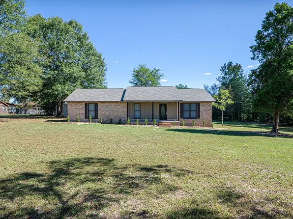 35 Overlook Dr, Seale, AL 36875