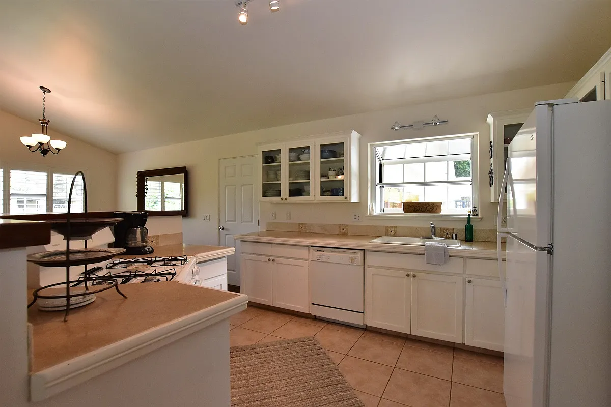 3 bed, 1500 sqft, $3,200 — Photo 2