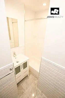 Rented by Jonis Realty | media 2