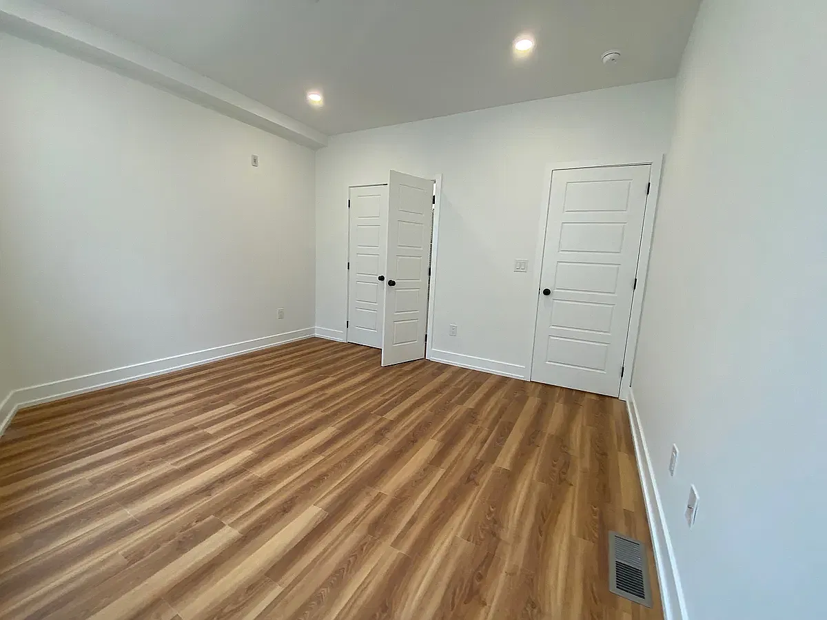 3 bed, 950 sqft, $2,150 — Photo 4