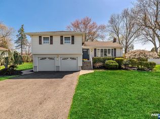 145 Merritt Dr, Oradell, NJ 07649
