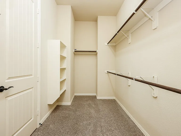 21911 Avalon Queen Dr — Photo 29