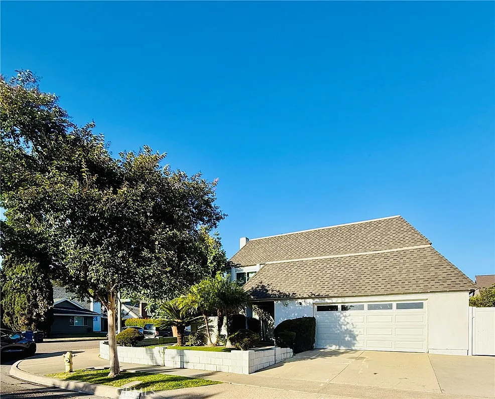 4 bed, 2075 sqft, $5,450 — Photo 1