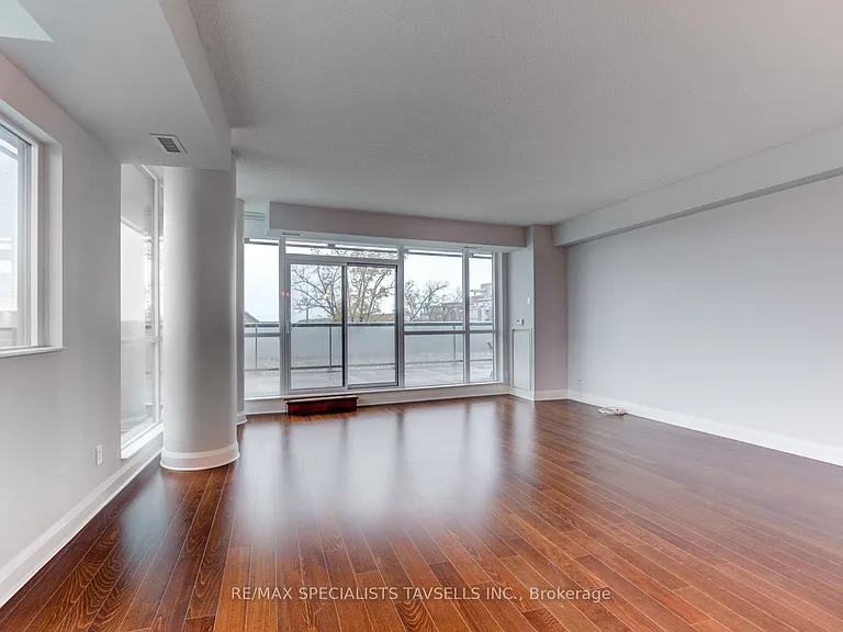 1 Hurontario St #304 — Photo 8