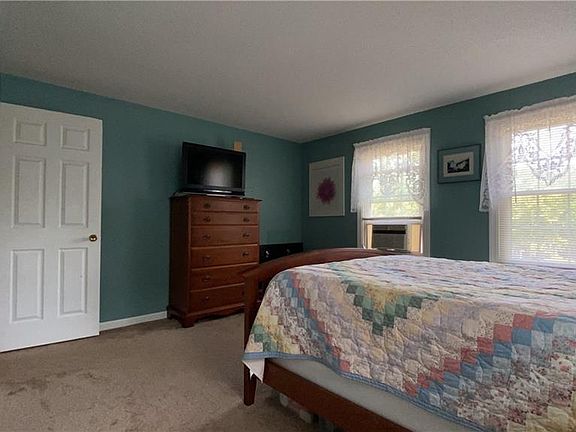 3rd image of 46 Lakewood Dr