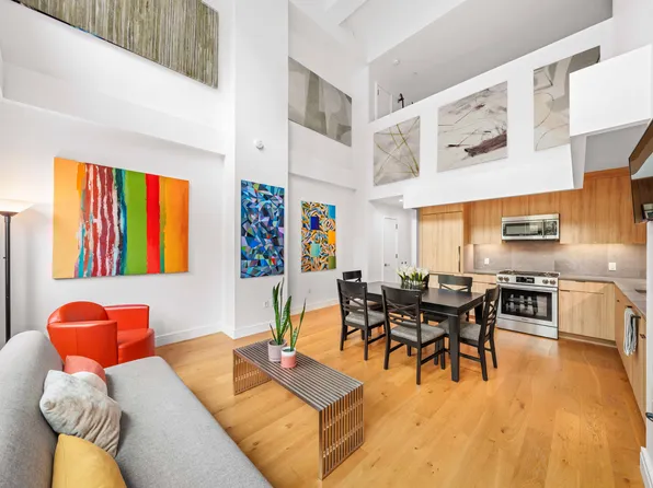 42-02 Crescent Street image 2 of 19