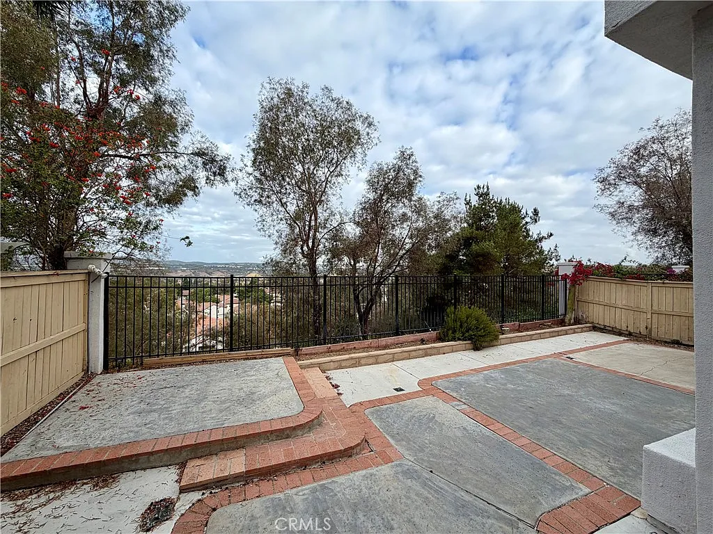 3 bed, 2.5 bath, 1342 sqft, $4,250 — Photo 2