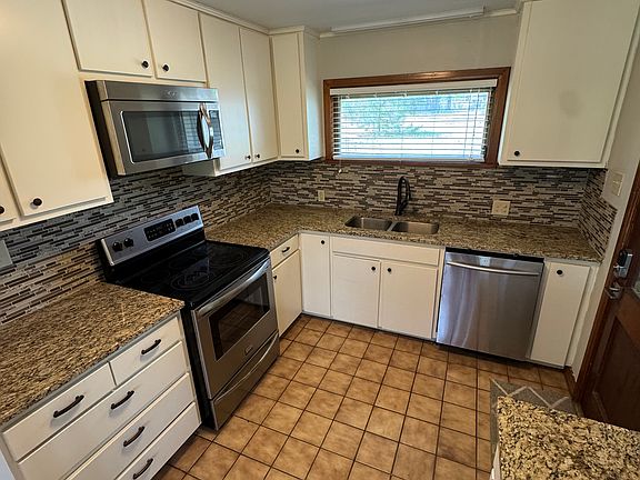3rd image of 307 University St