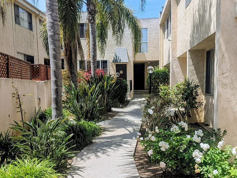 129 Marguerita Ave #J — Photo 17