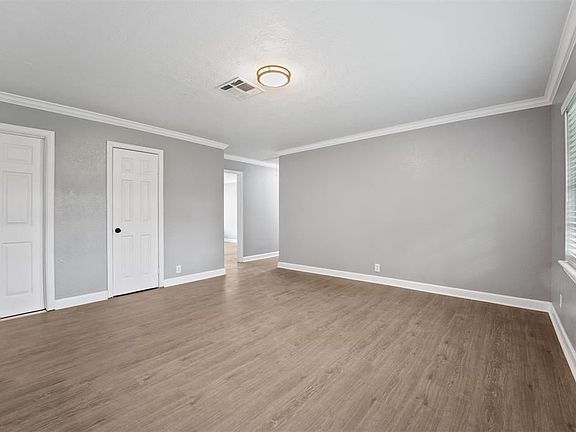 4th image of 6114 Glencoe St