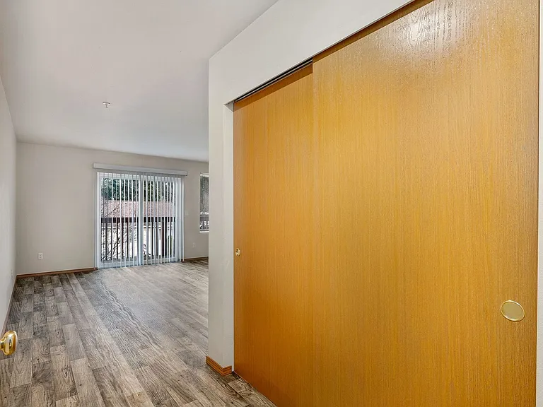 804 Sussex Ave E — Photo 17