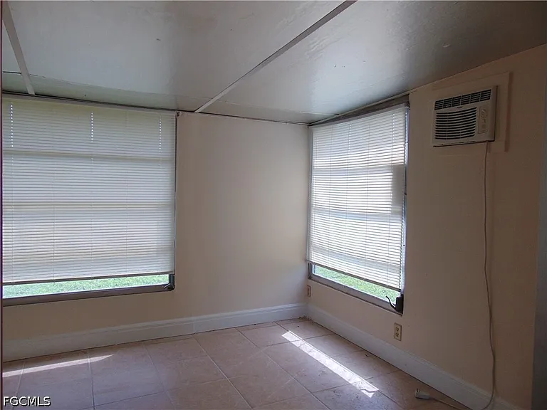 117 Stetson St — Photo 12