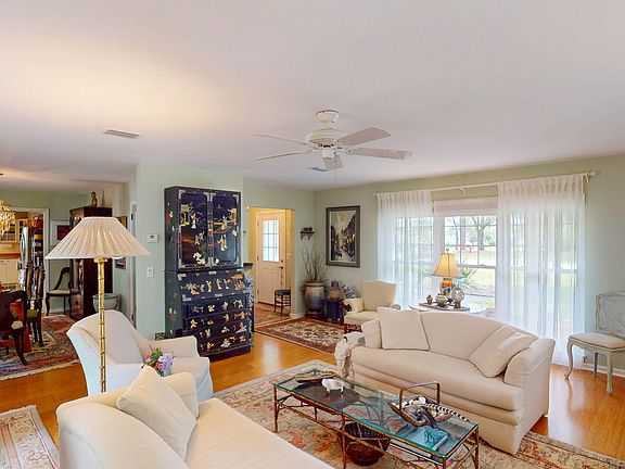 5th image of 932 N Beachview Dr