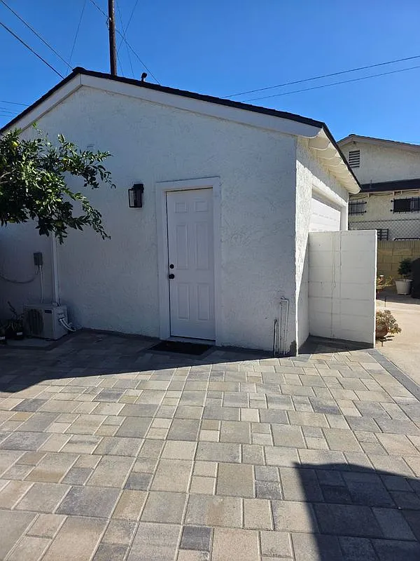 1 bed, 1.0 bath, 325 sqft, $1,695 — Photo 1