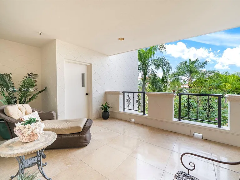 2332 Fisher Island Dr #4302 — Photo 42