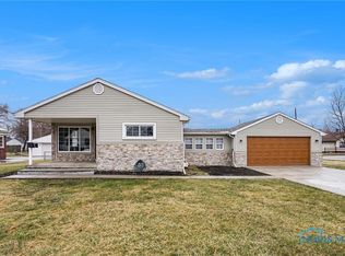 904 Mambrino Rd, Oregon, OH 43616