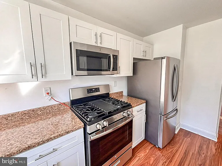 310 E Miner St — Photo 8