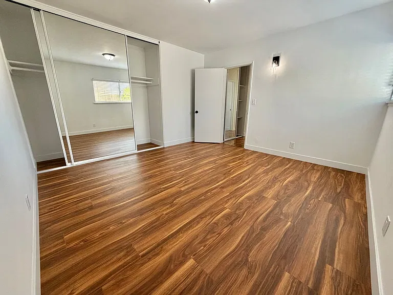 2201 Manhattan Ave — Photo 9