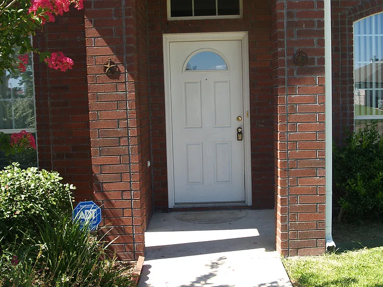 5802 Venetian Ct — Photo 2