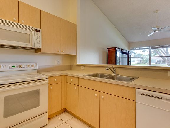 3rd image of 266 Coral Trace Ln