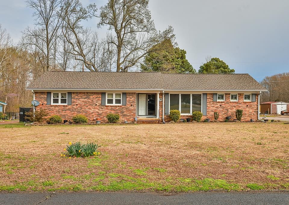 1st image of 648 Edgewood Cir