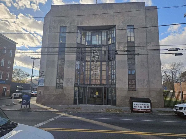1071 E Main St Floor 1, Bridgeport, CT 06608
