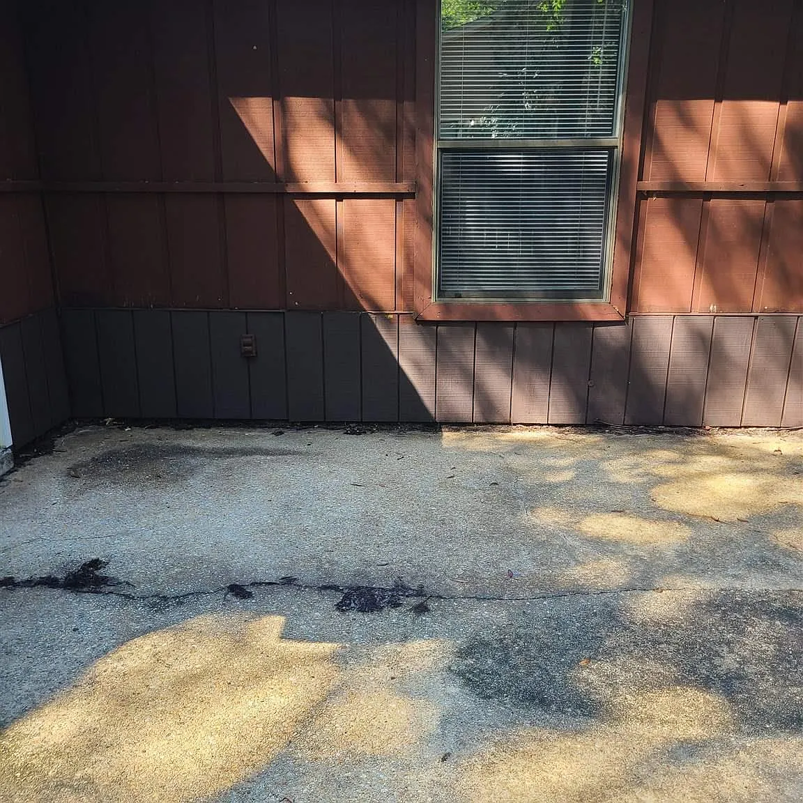 2 bed, 1.0 bath, 1042 sqft, $1,095 — Photo 2
