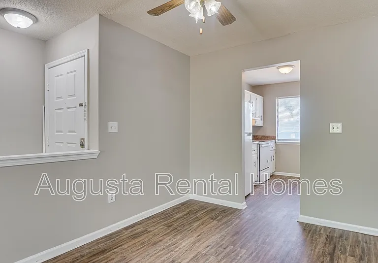 2812C Thomas Ln — Photo 8