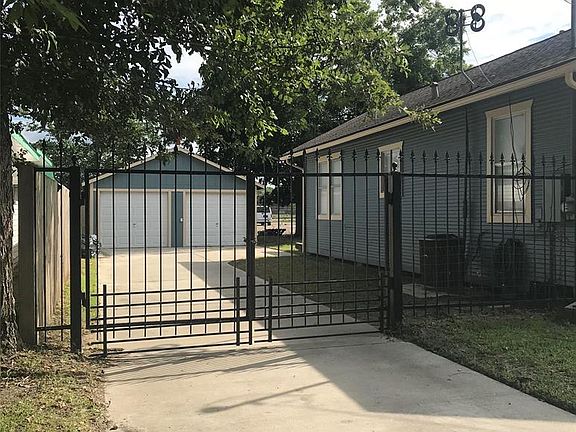 2nd image of 407 W Republic Ave