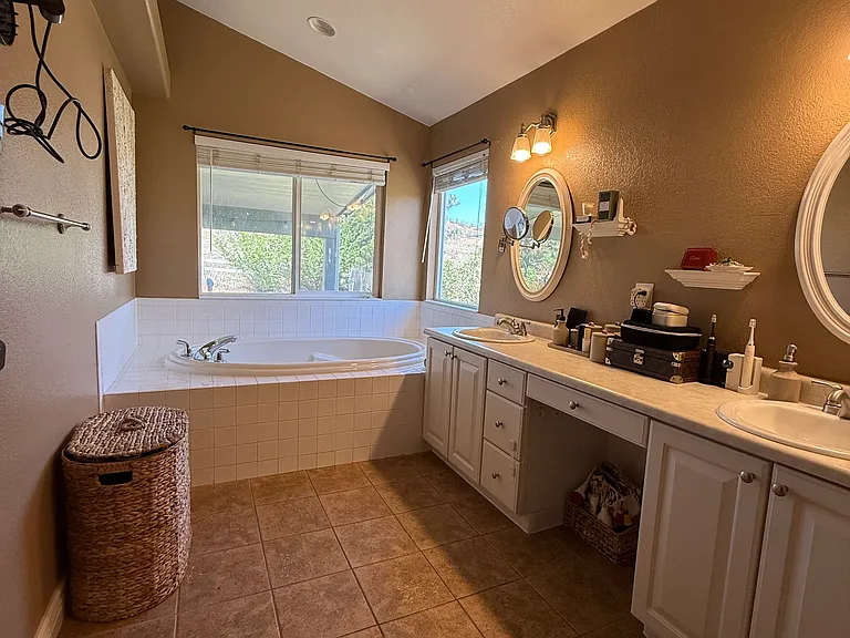 403 Promontory Dr — Photo 13