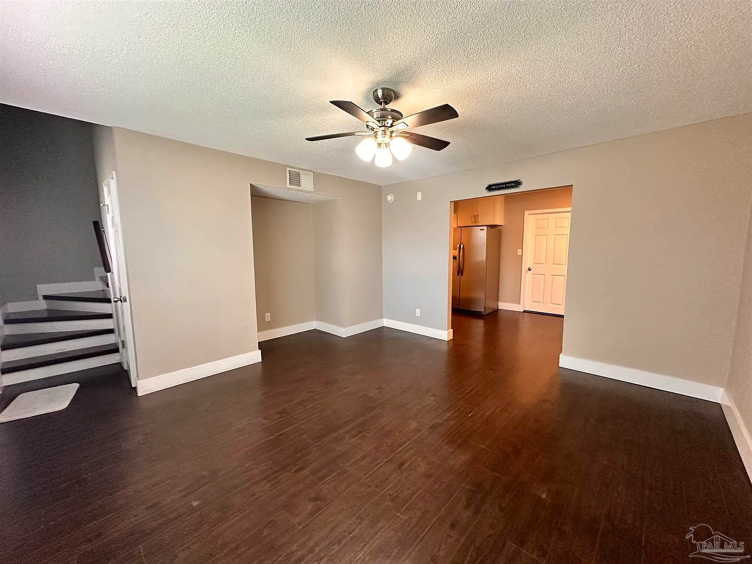3 bed, 1.5 bath, 1100 sqft, $2,050 — Photo 3