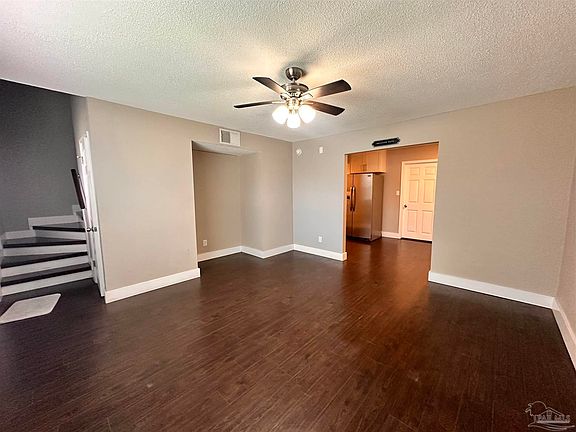 3rd image of 980 W Zarragossa St
