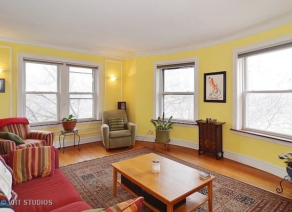 3rd image of 2542 N Kedzie Blvd