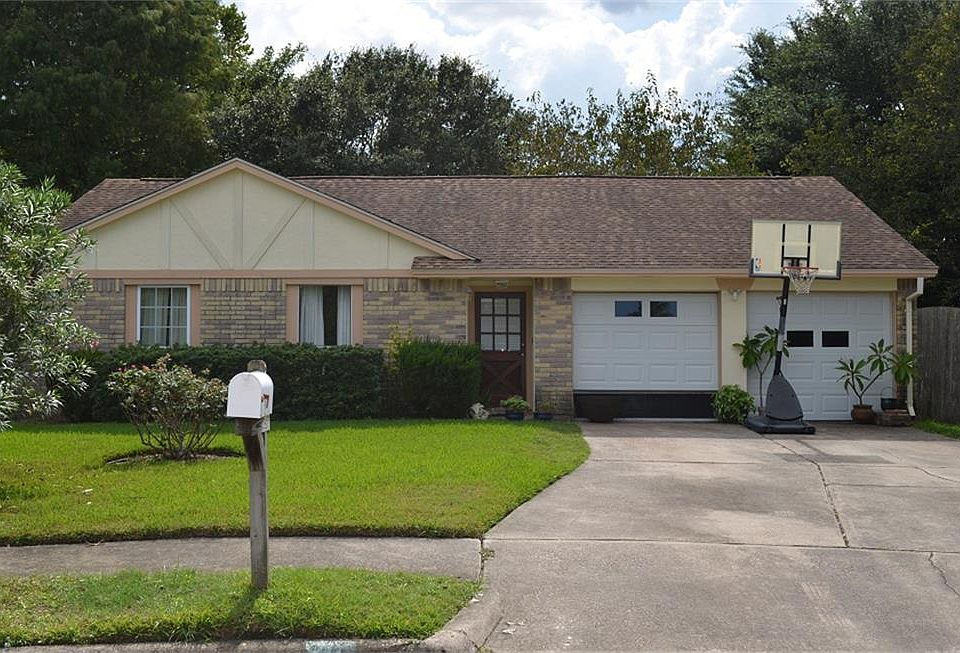 1st image of 205 Willow Creek Ct