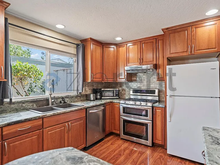 3298 Cropley Ave — Photo 14