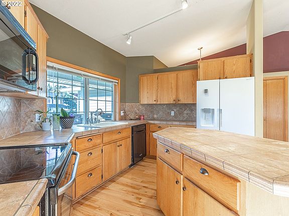 3rd image of 14007 NE 9th Ct
