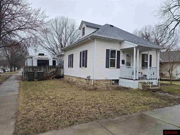 327 W Walnut St, Saint Peter, MN 56082