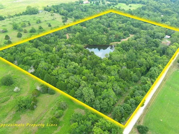 32330 W 215th St, Spring Hill, KS 66083