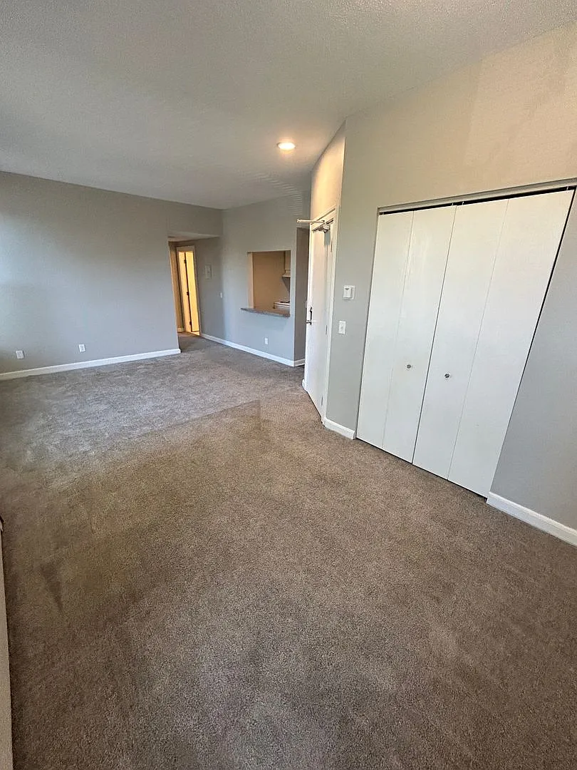 728 East 16th Street (New Town) — Photo 4