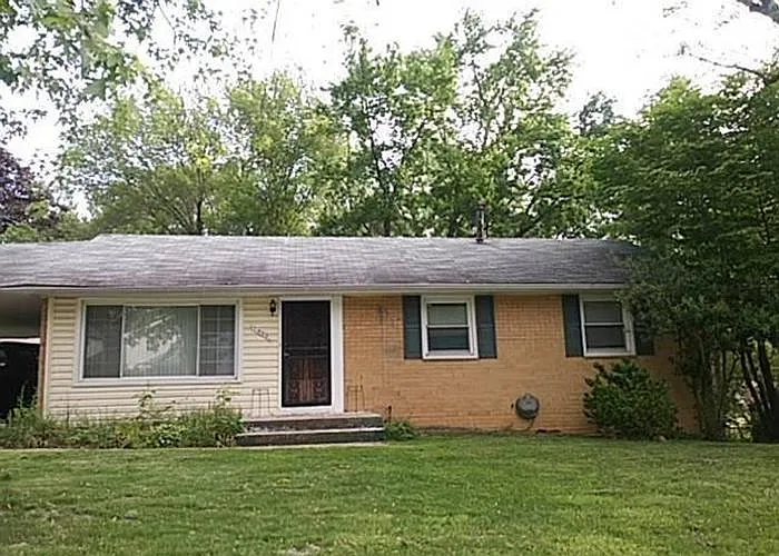 7802 Ashdale Rd photo 1