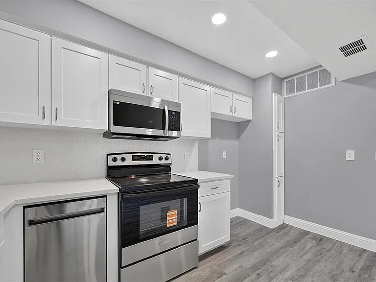 5033 Cedar Springs Rd — Photo 15